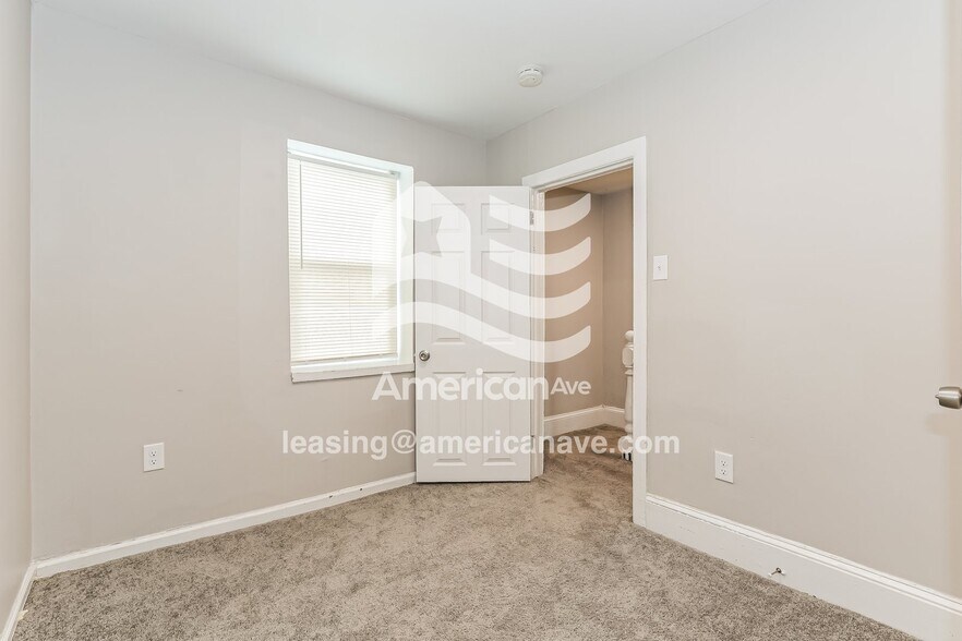 Building Photo - 2130 S Daggett St