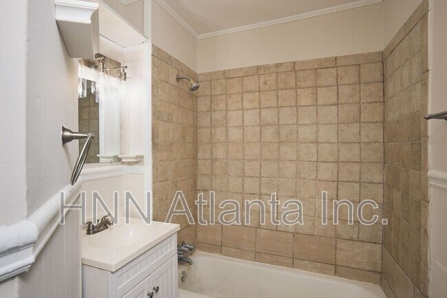 Building Photo - 2838 Mitchell Pl