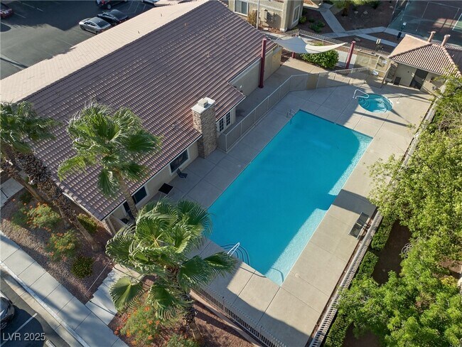 Building Photo - 7200 W Pirates Cove Rd