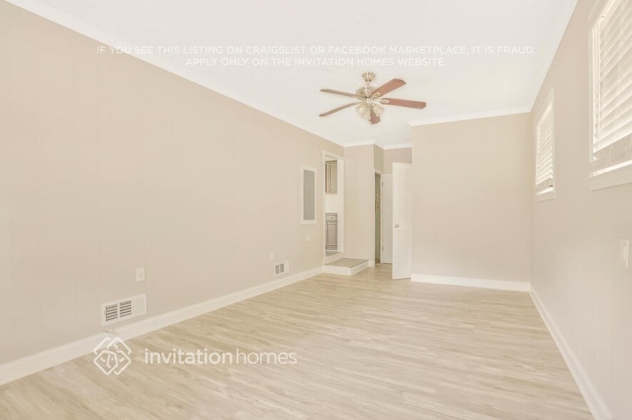 Building Photo - 3245 Tulip Dr