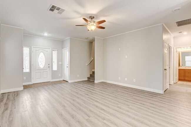 Building Photo - Beautiful 4 bedroom 3 bath home in Mountai...