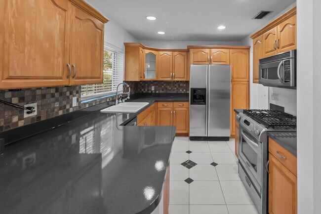 Building Photo - 2608 NE 12th St