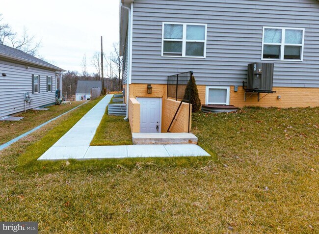 Building Photo - 5705 Crestwood Pl