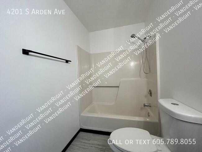 Building Photo - 4201 S Arden Ave