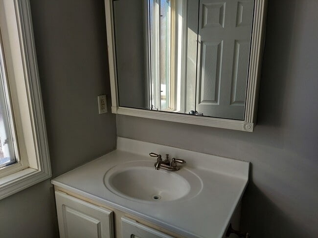 Building Photo - 1997 Tall Oaks Dr