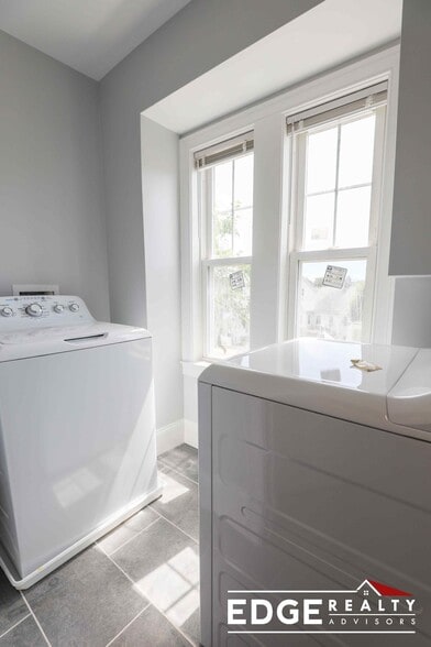 Building Photo - 121 Franklin St