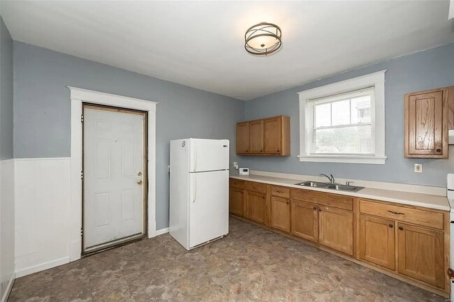 Building Photo - "Charming 2-Bed Duplex Retreat on Pennsylvania Ave – Spacious 1170 Sq Ft in Vibrant St. Louis!"