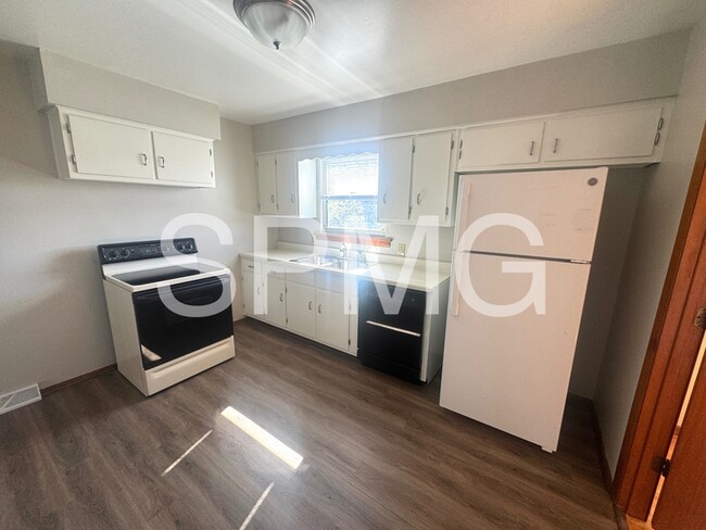 Building Photo - 3726 Rolling Hill Ave NW