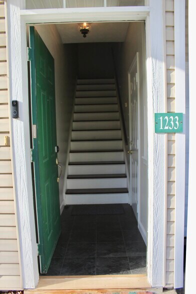 Building Photo - 1233 Eagle Pointe Dr