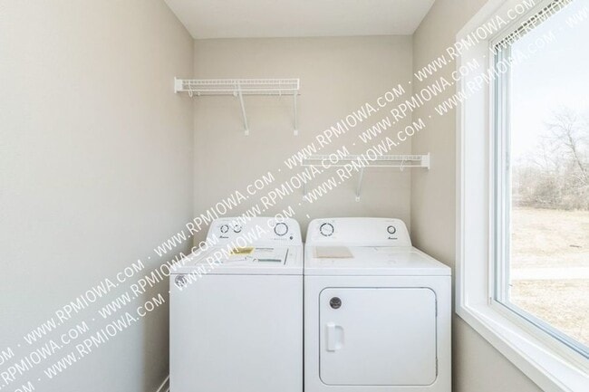 Building Photo - 5695 Buckthorne Dr