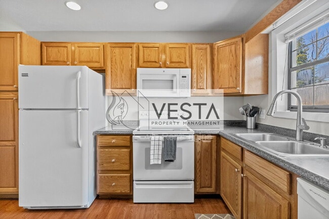 Building Photo - 588 Ray Hill Rd