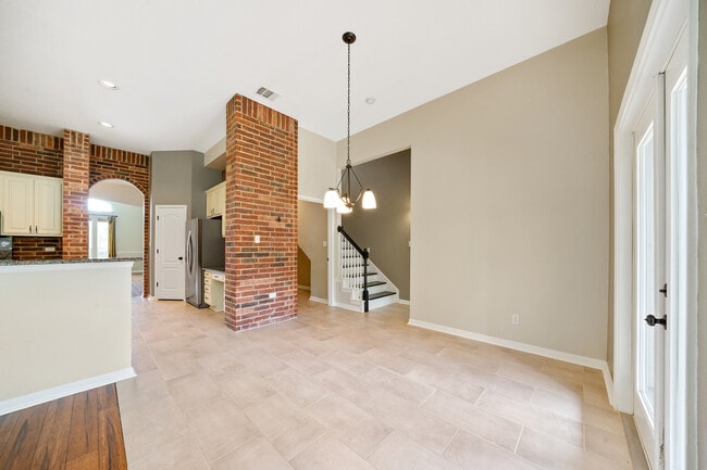 Building Photo - Spacious 4-Bed Luxury Home with Chef’s Kitchen, Fenced Yard, and 3,528 sq ft in Helotes