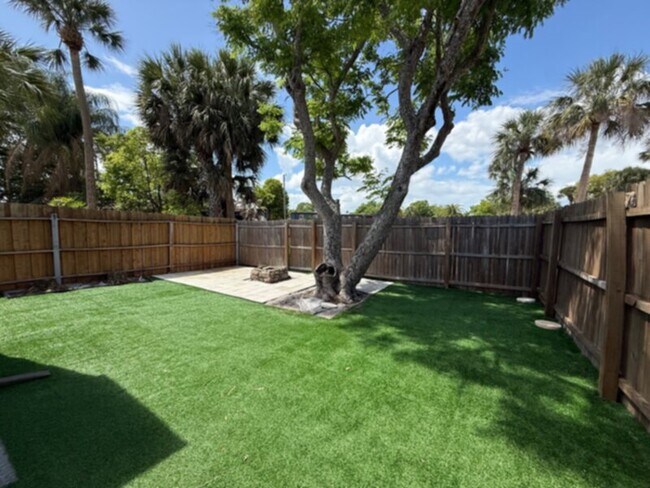 Building Photo - Winter Park 2 Bed, 2 Bath- Upgraded INSIDE &amp; OUT w/ Community Pool!