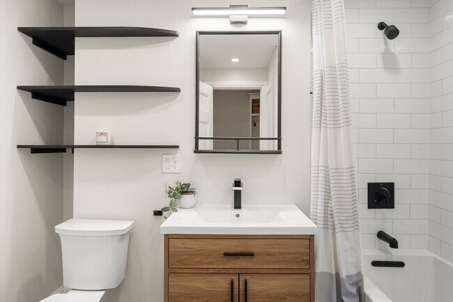 Building Photo - 1011 Beacon St