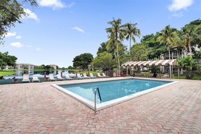 Building Photo - 9420 Poinciana Pl