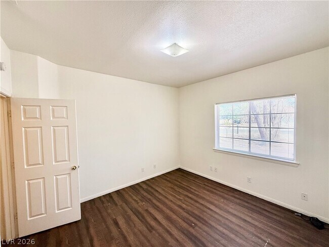 Building Photo - 3810 E Mount Charleston Dr