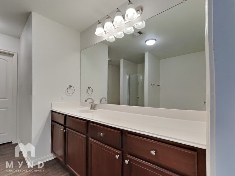 Building Photo - 15911 Newport Pl