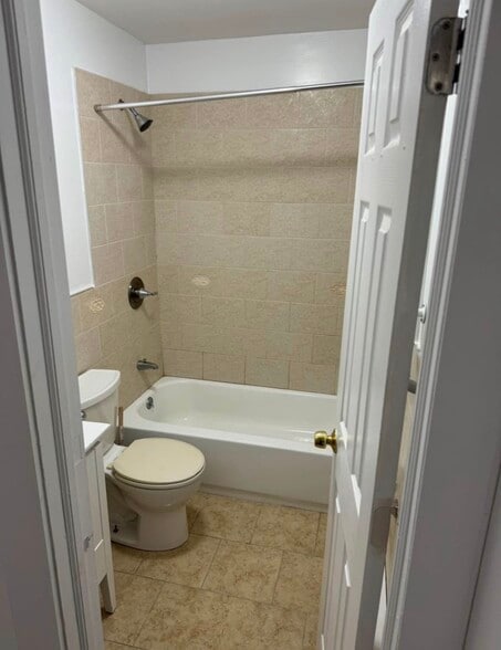 Building Photo - 34 Hemlock Dr