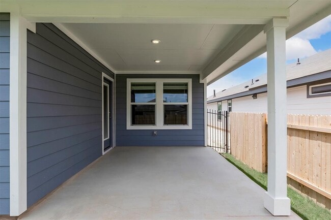 Building Photo - 4905 Hazelnut Ln