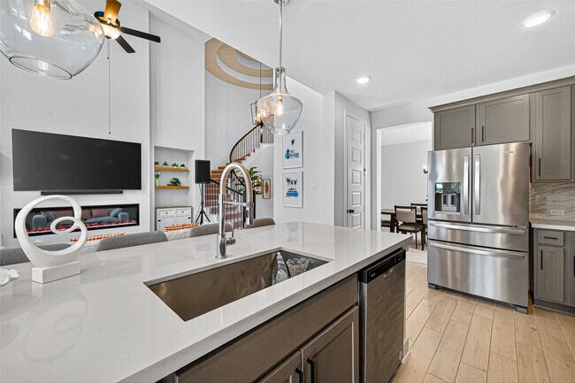 Building Photo - 8735 Flounder Rosa Ln