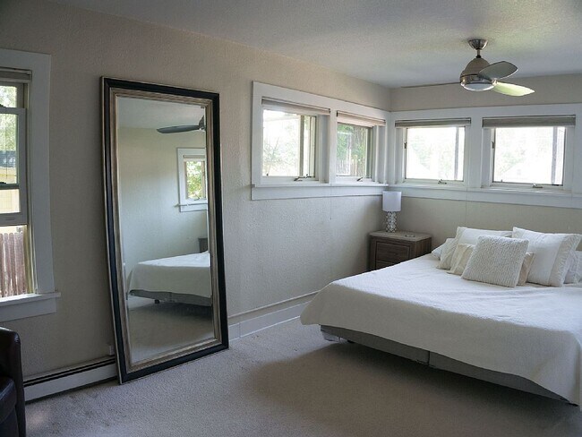 Master Bedroom - 2520 Bluff St