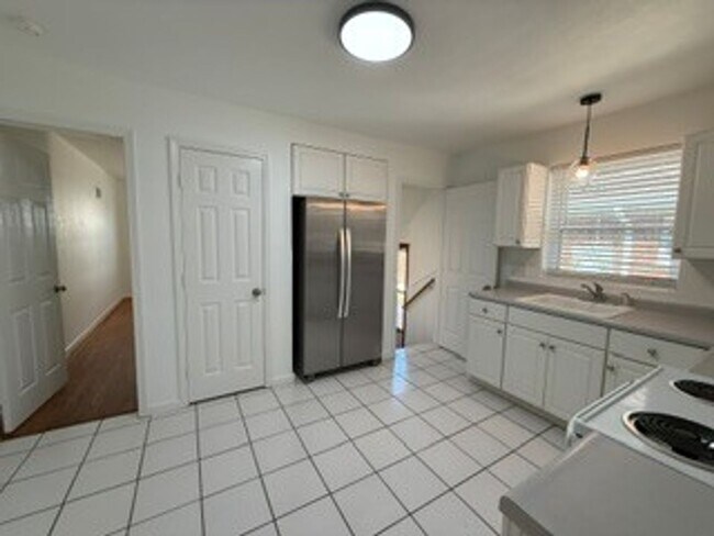 Building Photo - 6264 Sunshine Dr