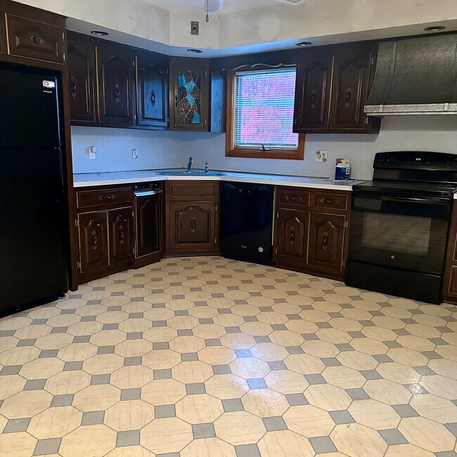 Building Photo - 200 Peabody Ave