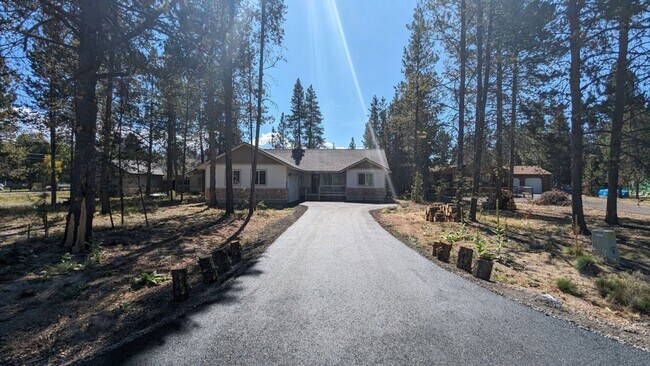 Building Photo - Beautiful Home with Modern Comforts