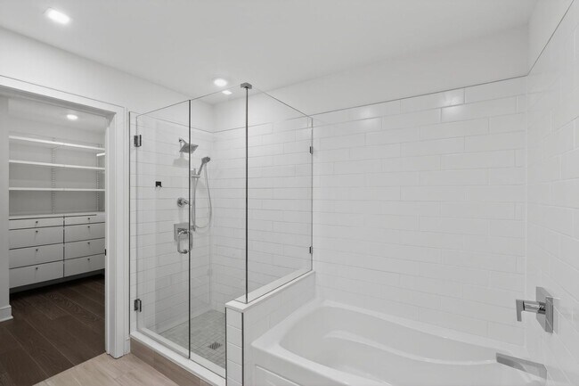 Building Photo - Charming Furnished HighRise 2BR Condo in Atlanta