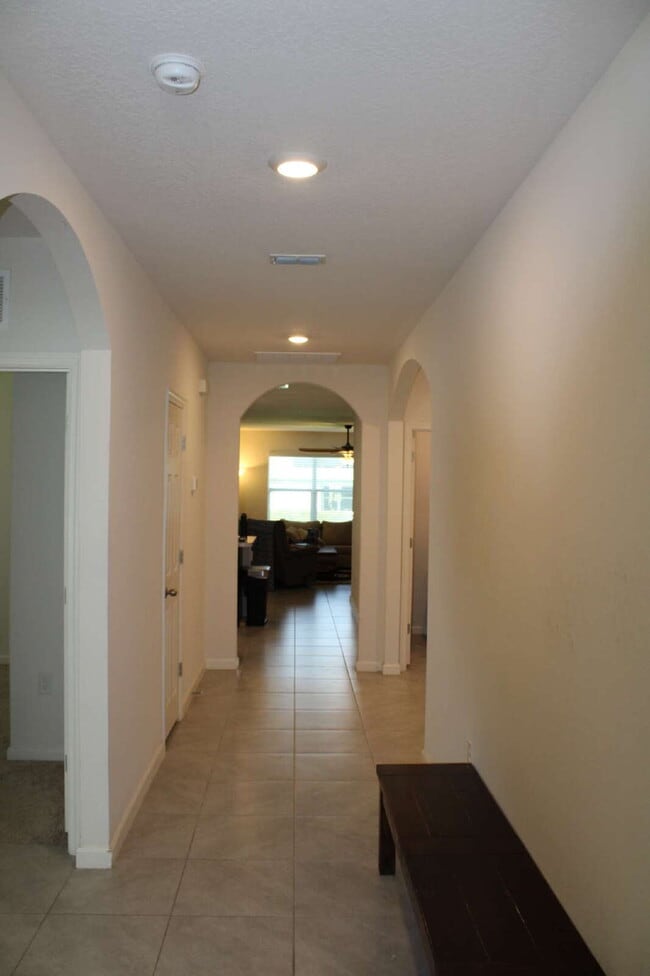 Building Photo - Modern 4-Bedroom Home with Large Backyard ...