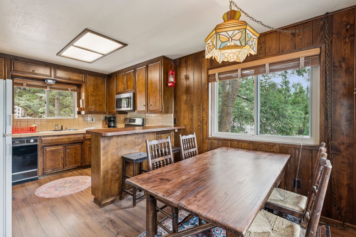 Building Photo - 1301 Calgary Dr