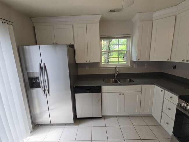 Building Photo - 5360 Chatham Hall Dr