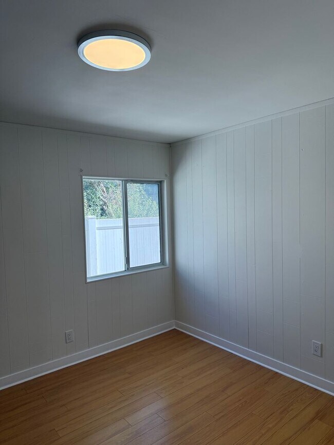 Building Photo - 2523 S Bentley Ave