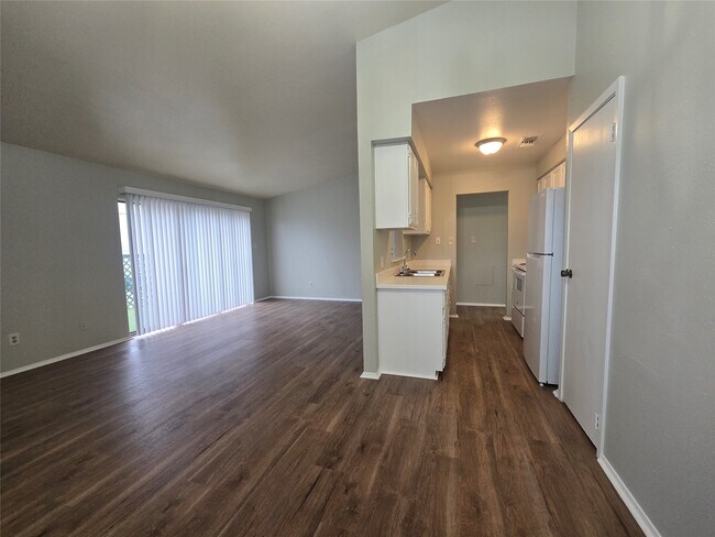 Building Photo - 394 Duroux Rd