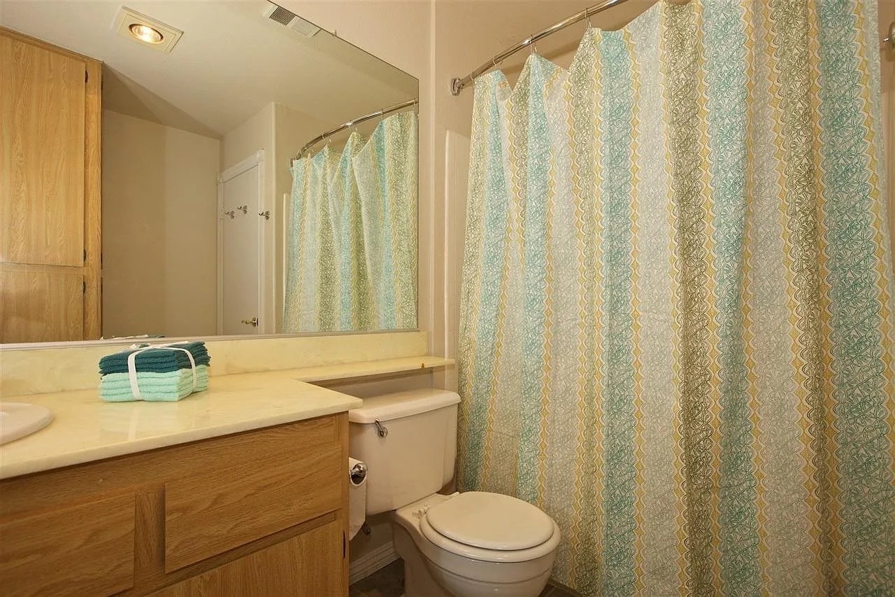 Bathroom (New paint and new flooring) - 3775 Georgia St