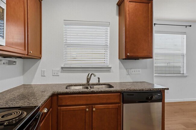 Building Photo - 5908 Red Bud Ridge Ln