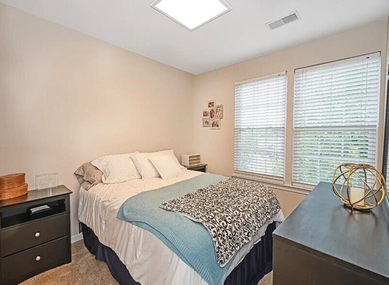 Building Photo - 307 Wealdstone Rd