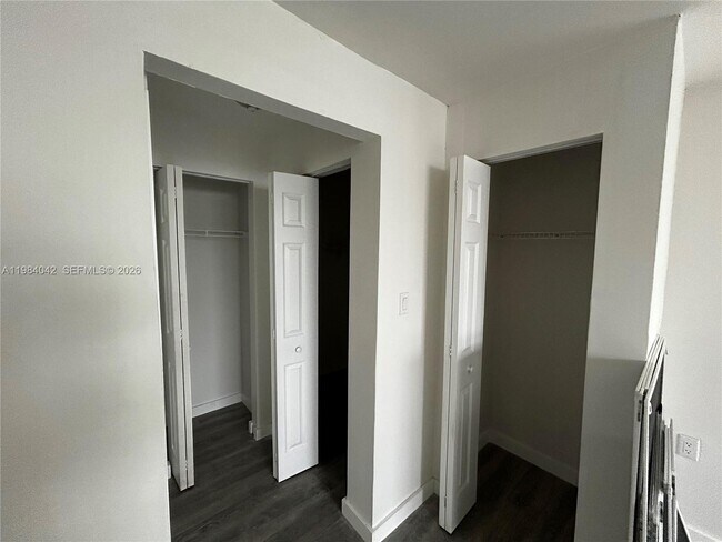 Building Photo - 4429 SW 21st St