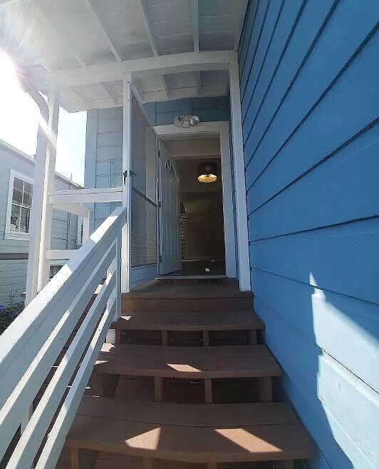 Building Photo - 611 Santa Clara Ave