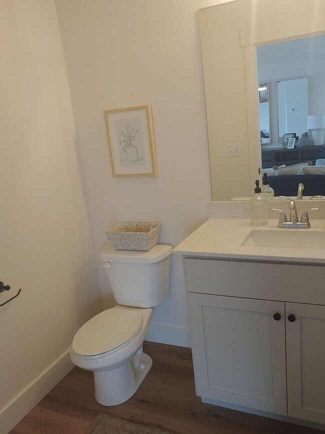 Building Photo - Townhome with Rooftop Balcony in Prime American Fork Location