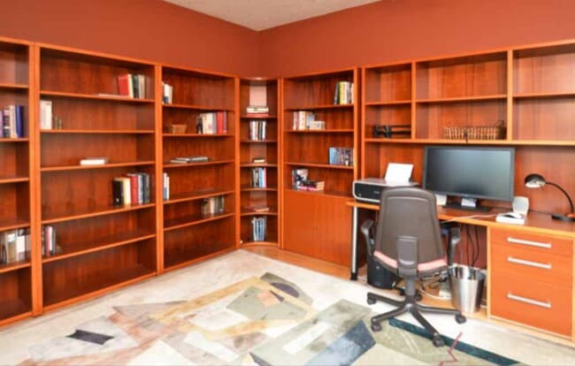 Building Photo - 4 Bedroom || 3 Bathroom home on Leesville Lake