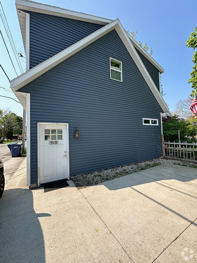 Building Photo - Live in the Heart of Town – Stylish Garage...