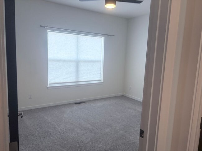 Building Photo - 220 Metz Ln