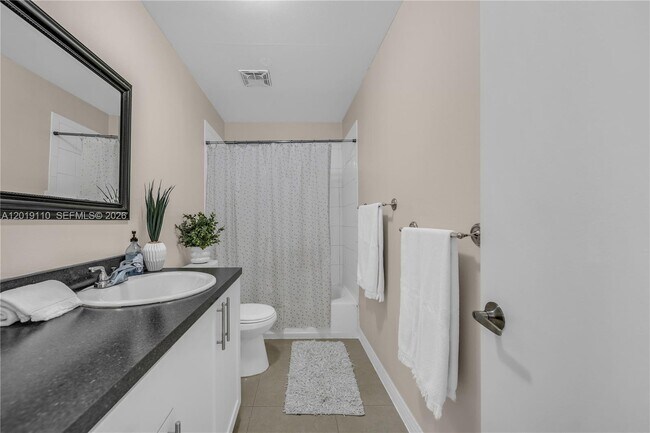 Building Photo - 671 W 80th St