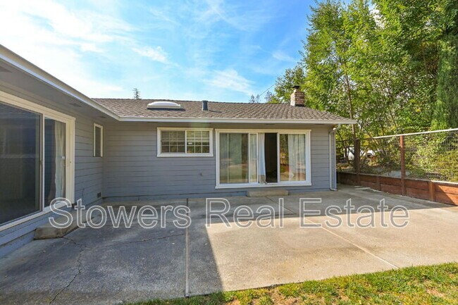 Building Photo - 1090 Livorna Rd
