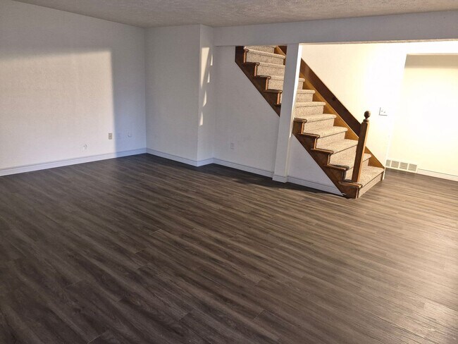 Building Photo - 5836 Ryewyck Dr