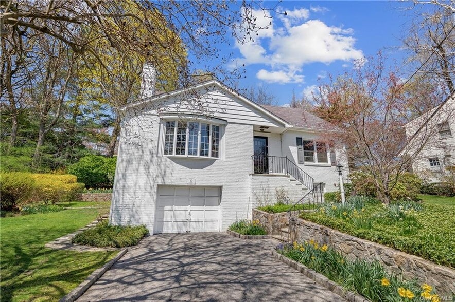 Building Photo - 6 Wildway