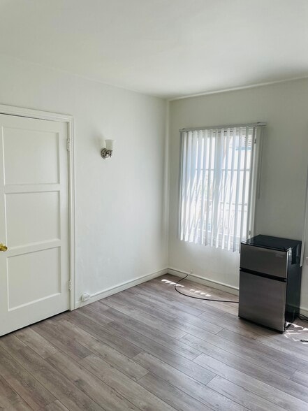 Building Photo - Westwood Plaza Apartments