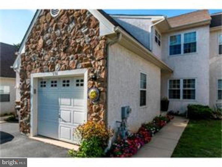 Building Photo - 556 Cork Cir