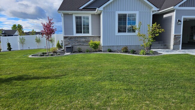 Building Photo - 3 Bed 2 Full Bath home